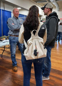 fishing-pro-talks-with-male-and-female-enthusiasts fishing pro Kurt Walbeck talks with male and female enthusiasts