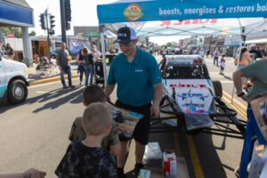 Antigo-Race-Bubblr-IMG_5811 Michael Meister stand in front of the Bubblr off road car